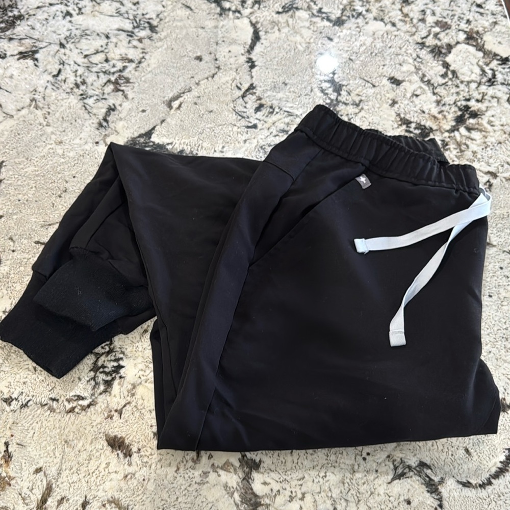 Men’s Black Figs Joggers, EUC S/S